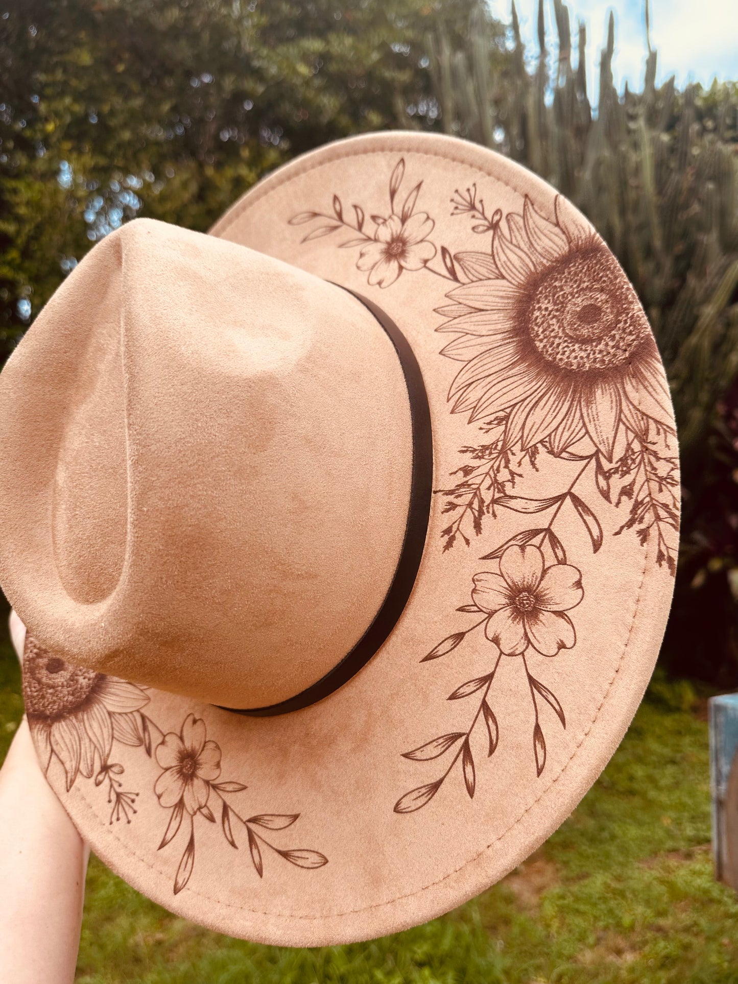 The Wildflower Bloom Hat - in beige