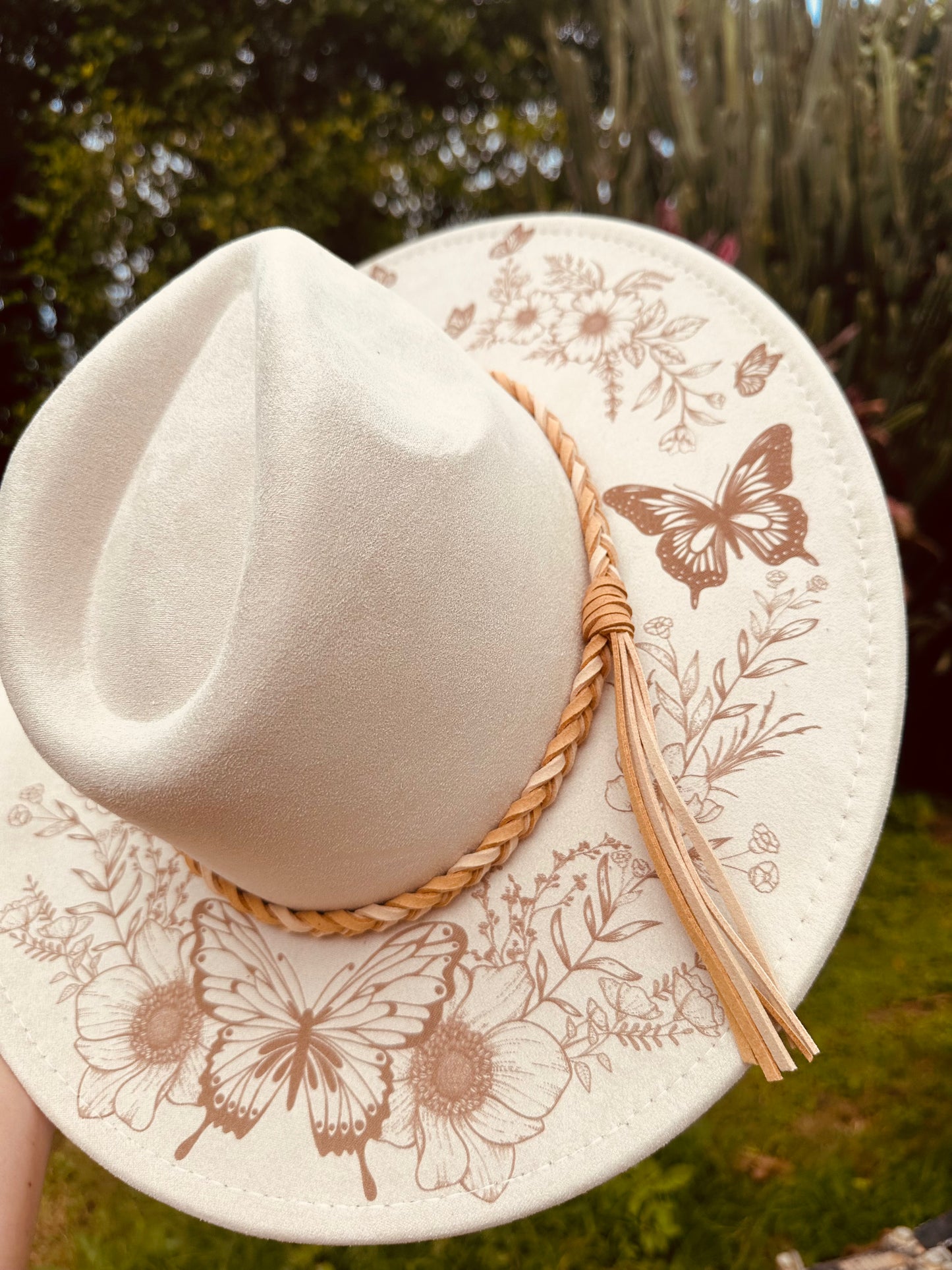 The Butterfly Grove Hat in full bloom - White