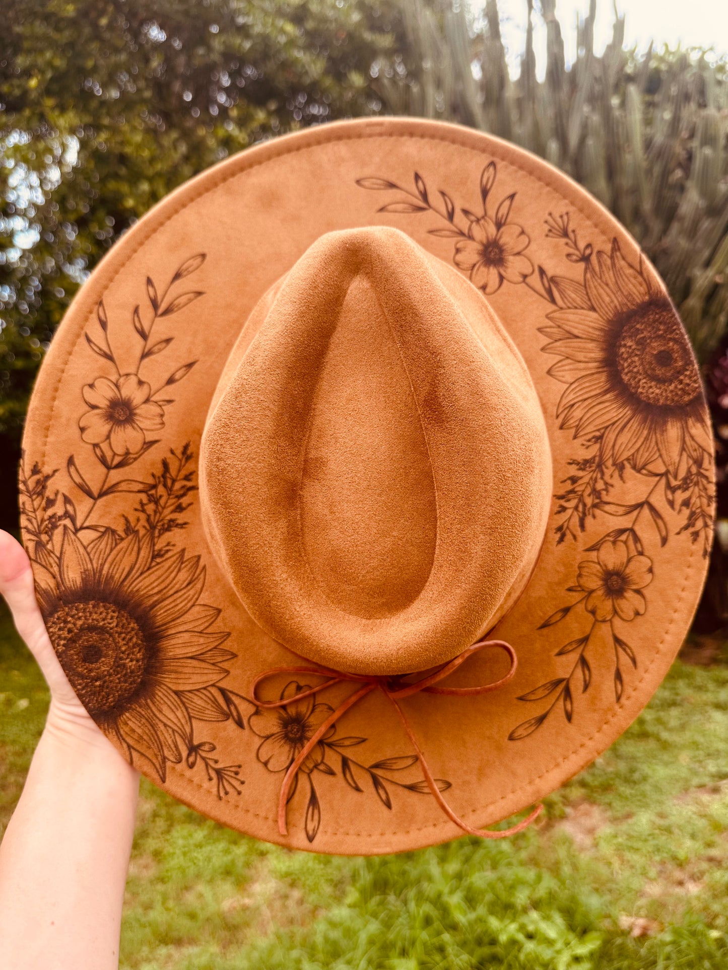 The Wildflower Bloom Hat - in Caramel
