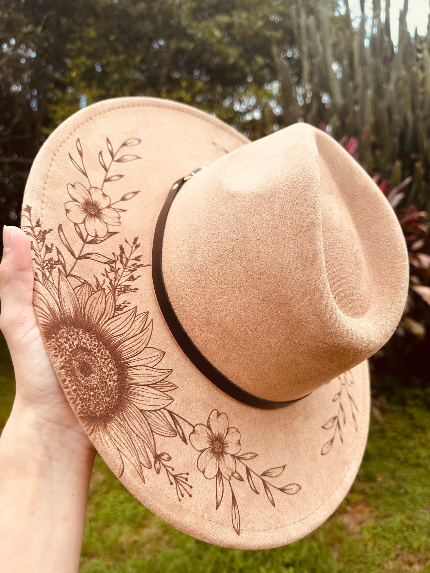 The Wildflower Bloom Hat - in beige