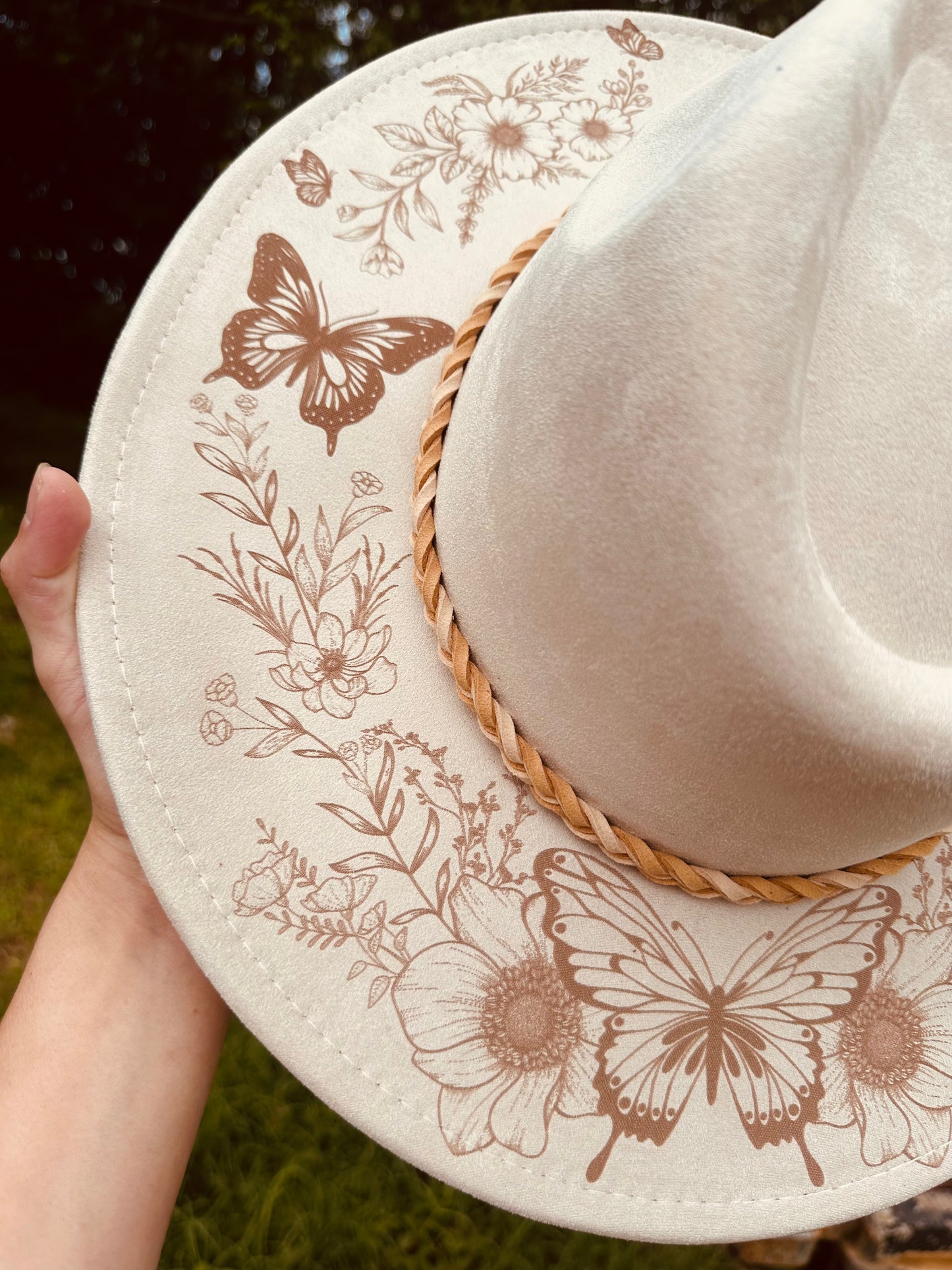 The Butterfly Grove Hat in full bloom - White