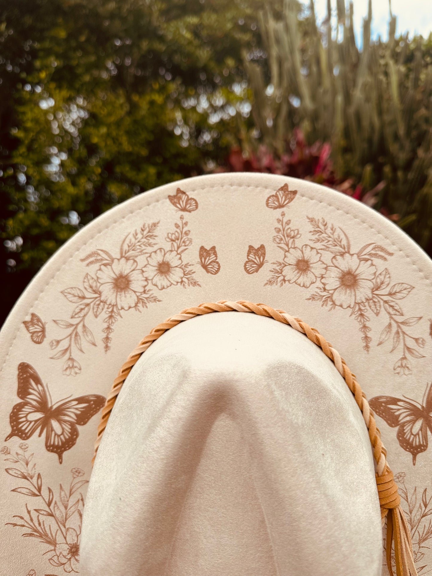The Butterfly Grove Hat in full bloom - White