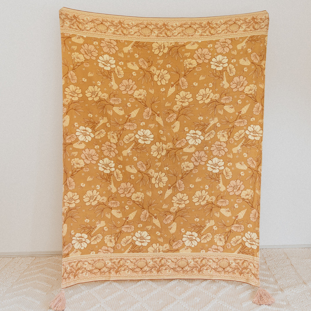 Seashell Throw Rug in Seashell Pink & Earthy Brown