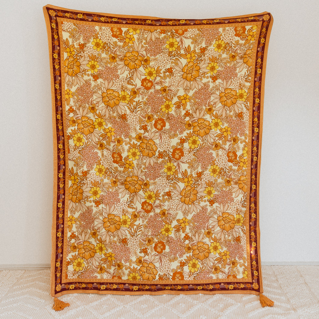 Mystic Meadow Throw rug - in White